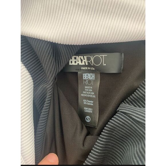 ✨ BEACH RIOT “Carlie” One-Shoulder Cutout Swimsuit – Size S – Made in USA - Picture 5 of 16